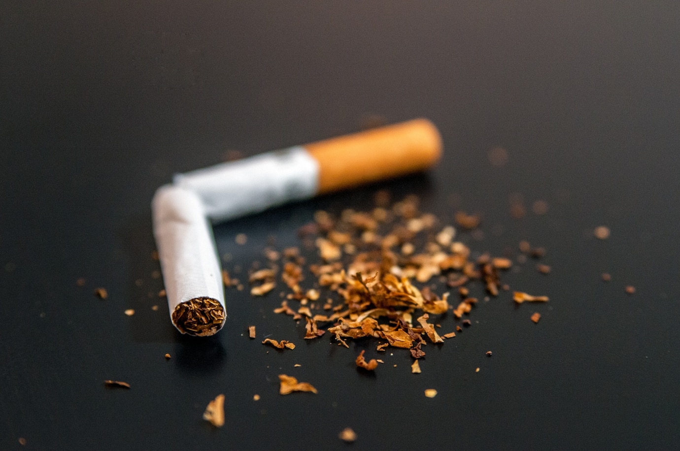 Sigaraya yeni yılda zam kere zam! İşte güncel sigara fiyatları tam liste: Marlboro, Parliament, Winston, Muratti, Kent, Lark...
