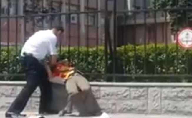 Nuriye ve Semih için eylem yapan Onay'ı özel güvenlik darp etti