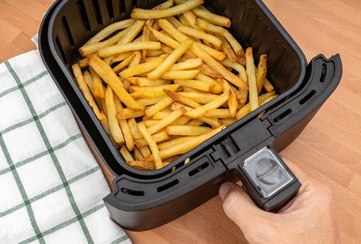 Airfryerde lezzetli patates pişirmenin sırrı meğer buymuş! Kızartmadan farksız olacak