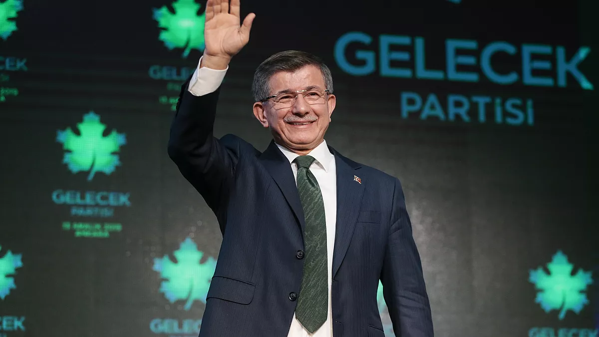 Ahmet Davutoğlu yeniden Gelecek Partisi'nin genel başkanı seçildi