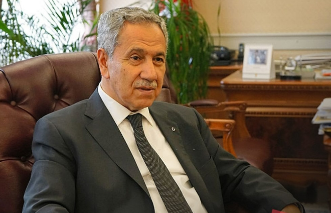 Bülent Arınç'tan Ülkücülere 'Sinan Ateş' mesajı: "Bugün ülkücü geçinenlerini geçmişten örnek almaya davet ediyorum."
