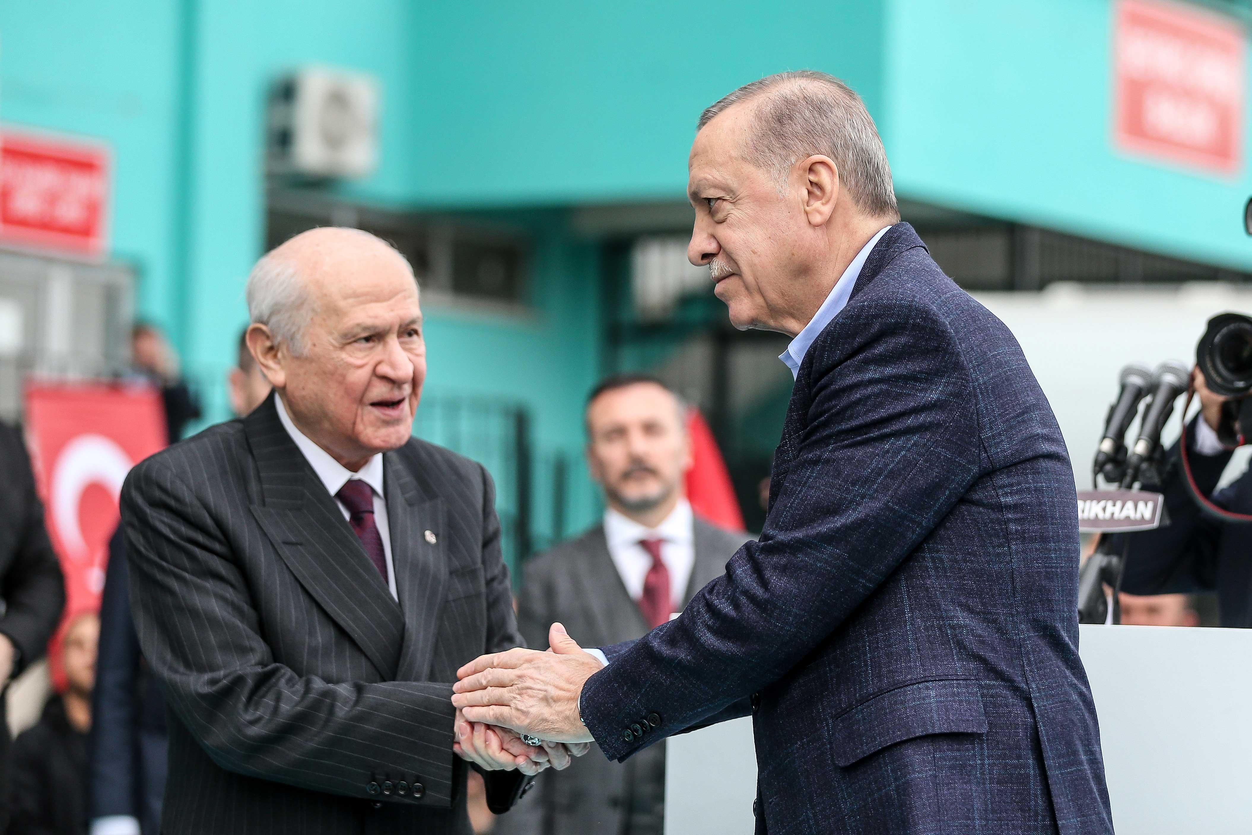 Bahçeli'nin sözlerini eleştirip Erdoğan'a seslendi: Beni dinlemeyeceğini biliyorum ama Erdoğan'ı uyarmak isterim