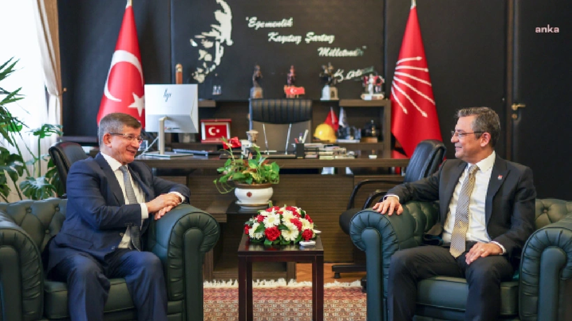 Özgür Özel, Ahmet Davutoğlu ile bir araya geldi