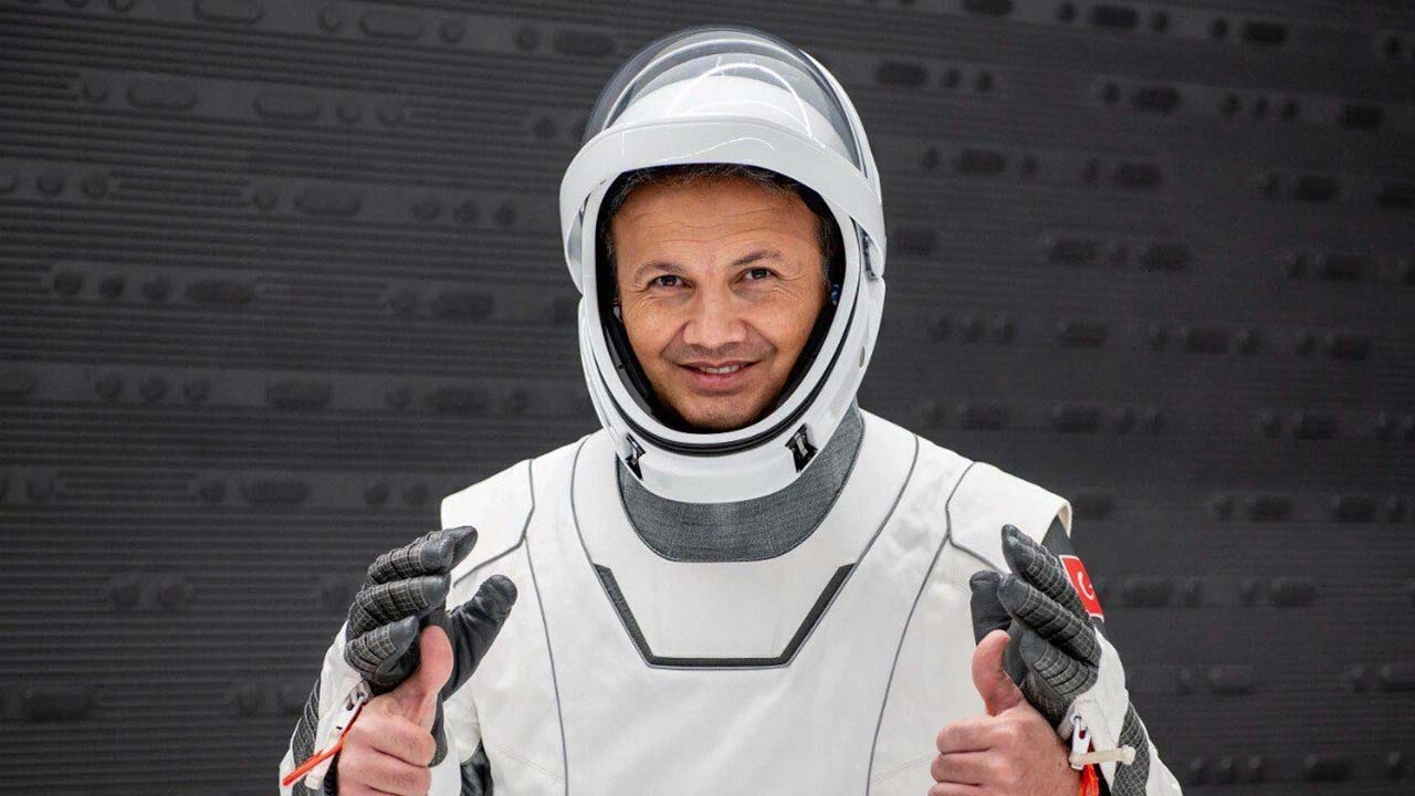 Türkiye'nin ilk uzay yolcusu Hava Pilot Albay Alper Gezeravcı da FETÖ mağduruymuş
