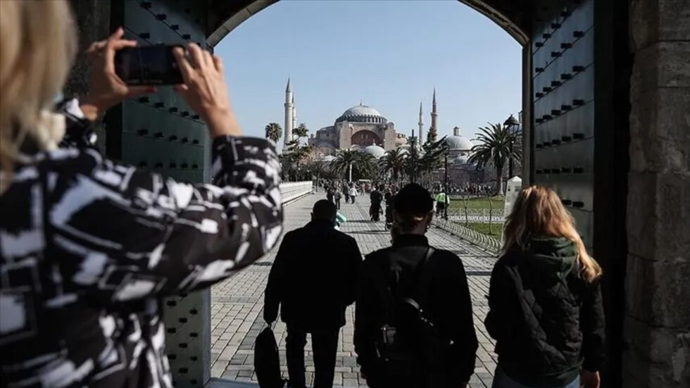 Türkiye’de ikamet izni olan yabancıların dağılımı ortaya çıktı! En çok yabancı o ülkeden