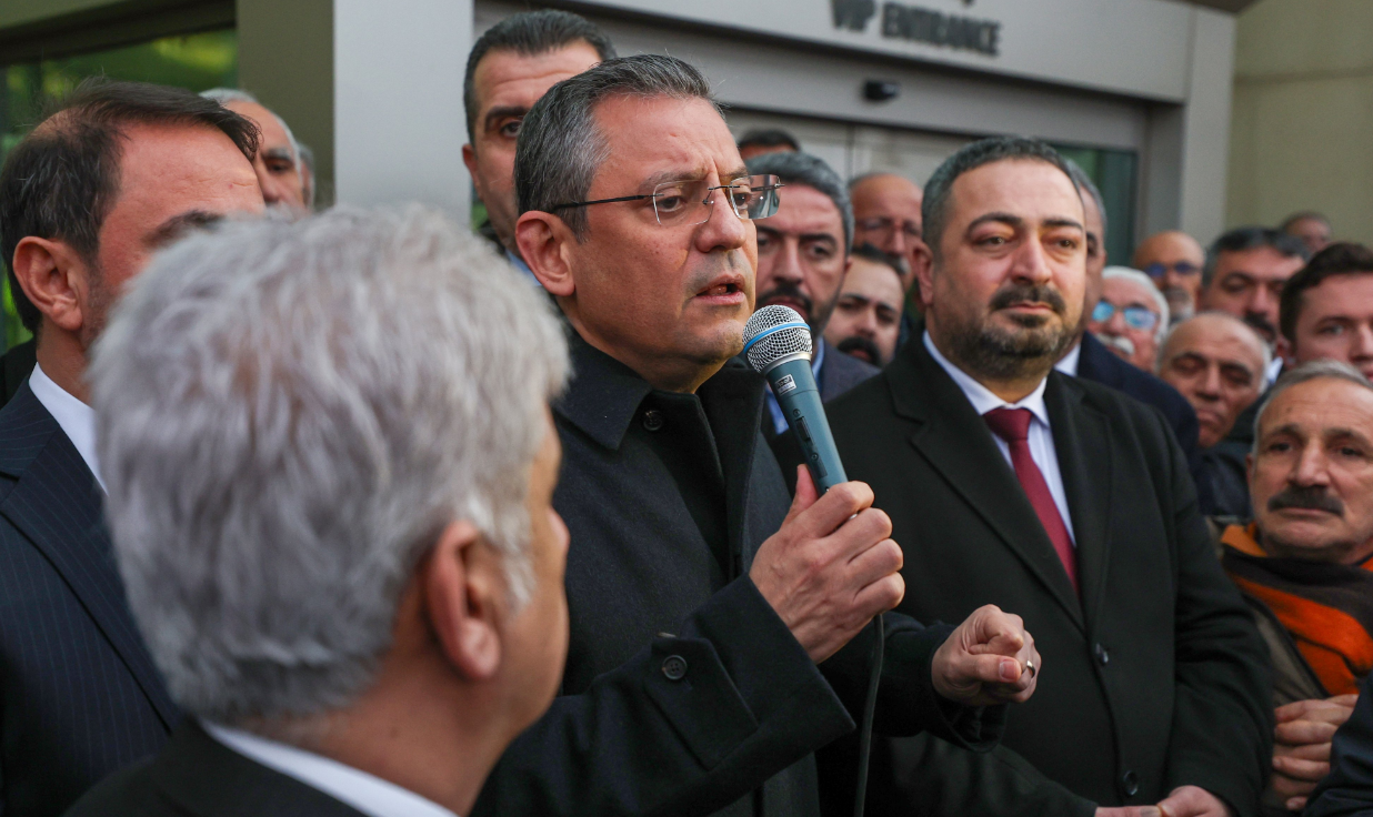 Özgür Özel'den Erdoğan'a yanıt: "DEM’i bırak, 10 bin lira yaptığın emekli maaşı kimseye yetmiyor"