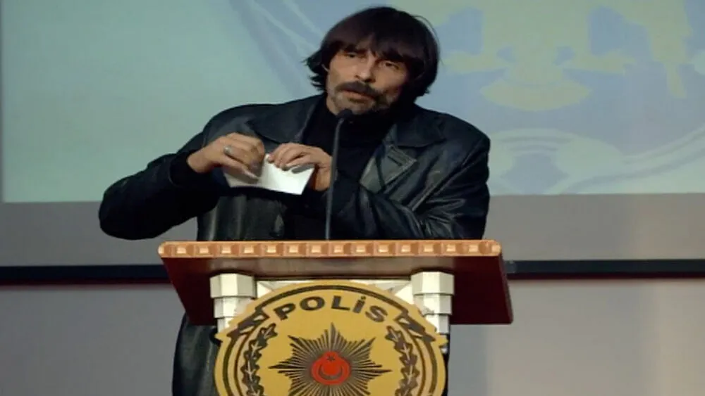 Erdal Beşikçioğlu, Erdoğan'ı taklit ederek istifasını anlattı: "İyi ki de o lafı etmiş"