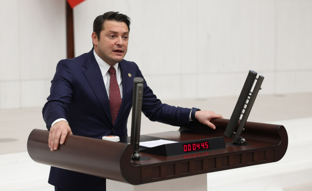CHP’li Özer: "Kurum döneminde çıkartılan imar affından deprem riski taşıyan kaç konut yararlandı?"