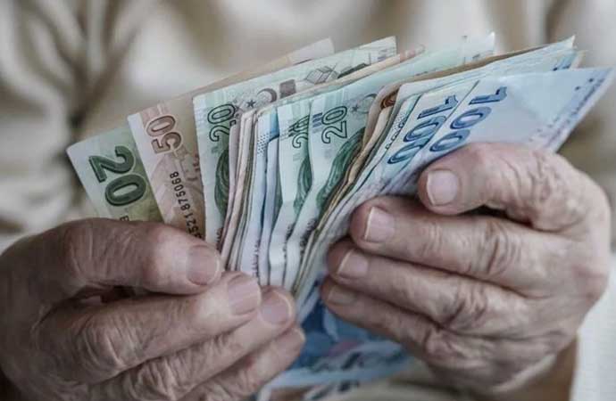 Ünlü ekonomist emekli maaşına ek zam için net rakamı verdi