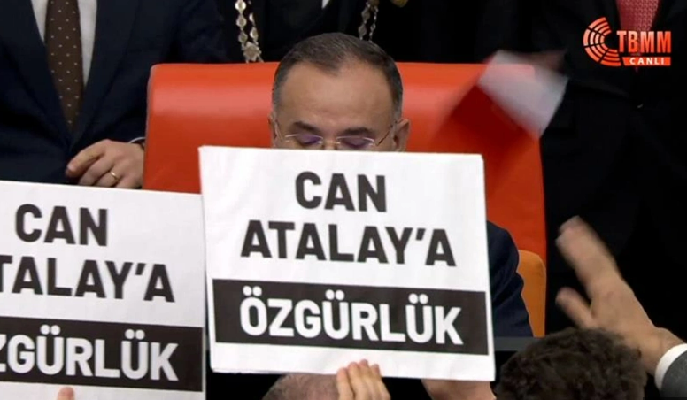 Can Atalay kararını okutan Bekir Bozdağ'a olay yanıt: "Fetullah'ın itibarı iade edilmiştir"