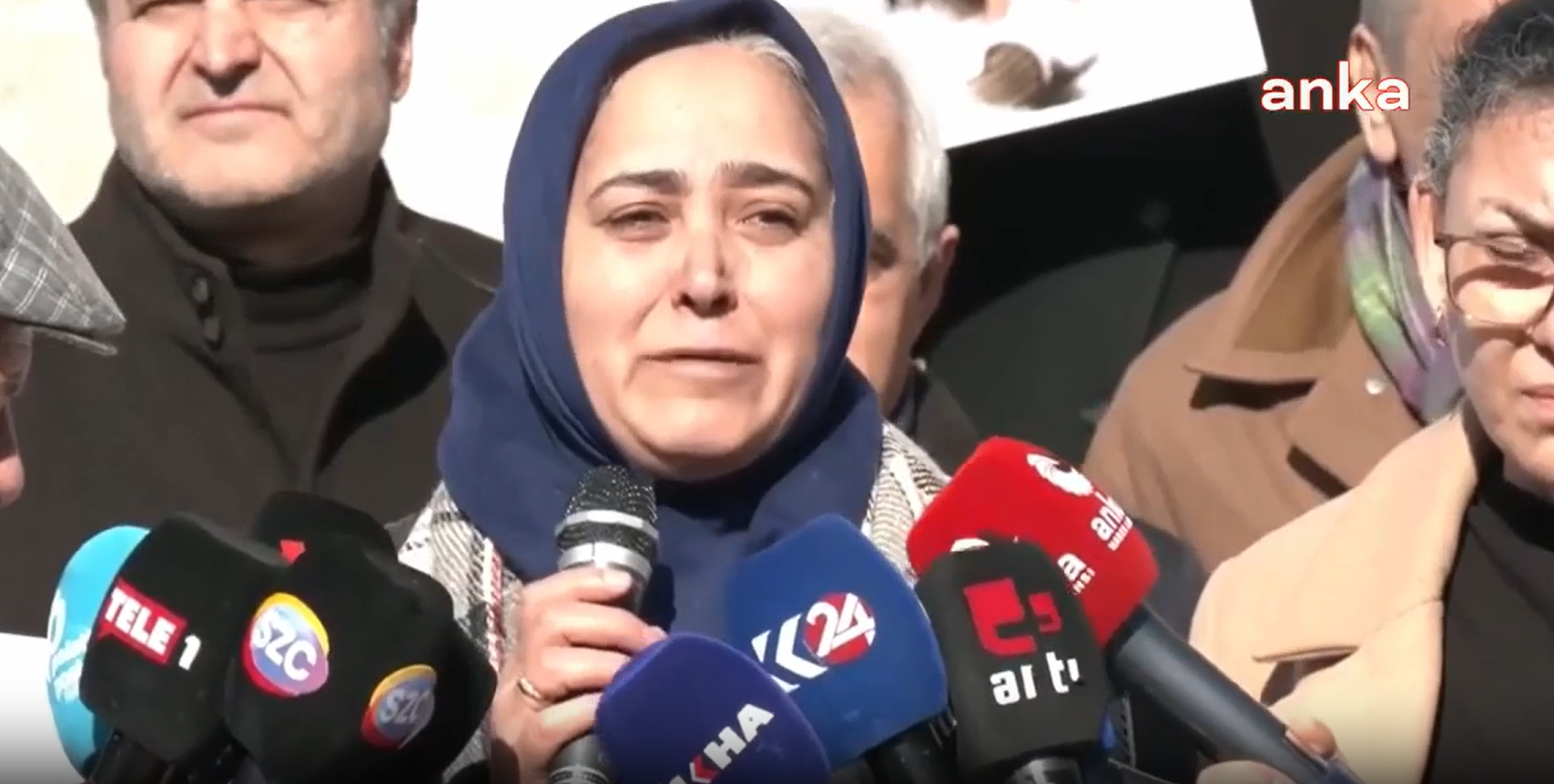 Depremde yakınları kaybolan yurttaşlar Ankara'dan seslendi: "Canlarımızı nüfustan düşürmek istiyorlarsa cenazelerini bulup bize versinler"