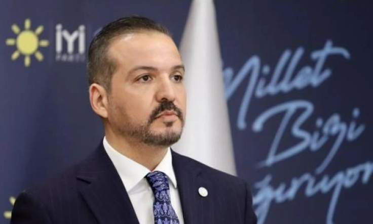 Kürşad Zorlu'dan 'afiş' kriziyle ilgili açıklama