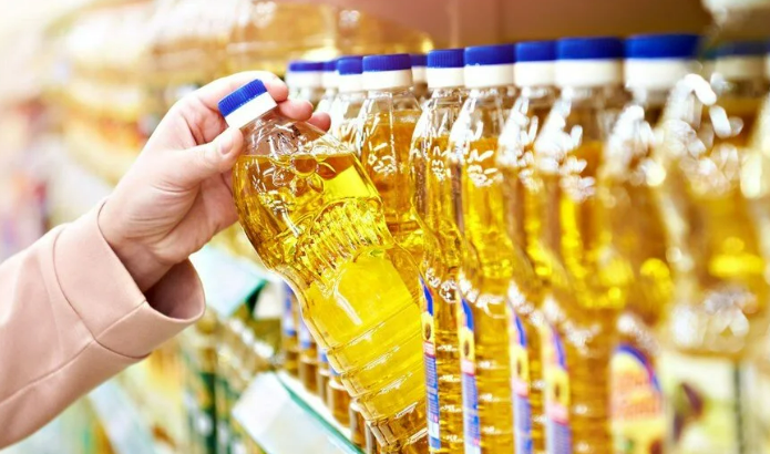 5 litre ayçiçek yağının indirimli fiyatını duyan markete koşuyor