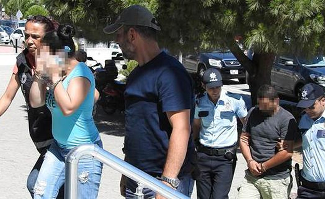 Evlenme vaadiyle 78 yaşındaki adamı dolandırdılar