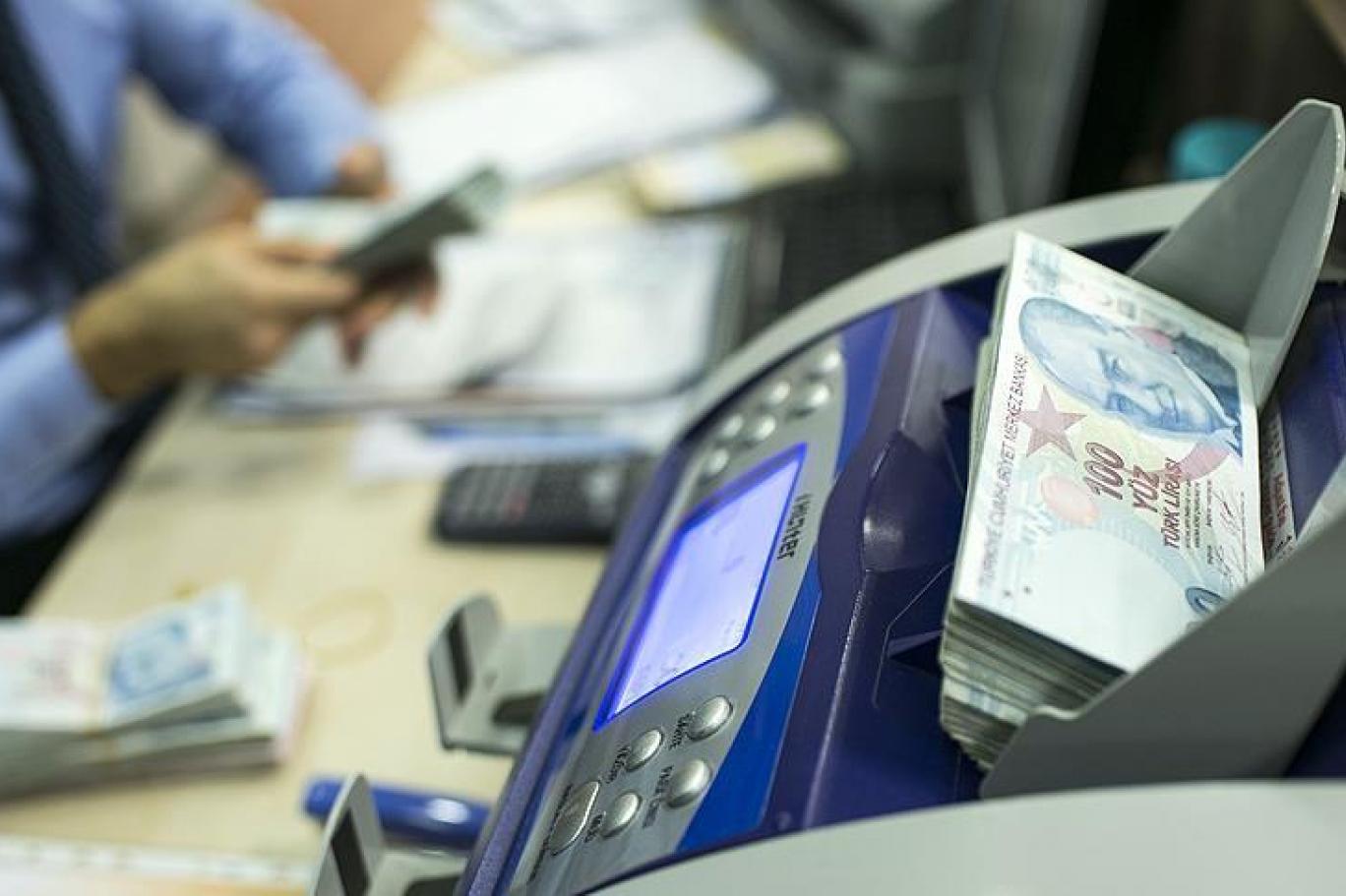 İki bankanın yüzlerce şubesinde tüm işlemler durduruldu