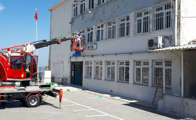 Başkan Batur, Narlıdere okullarını bakıma aldı