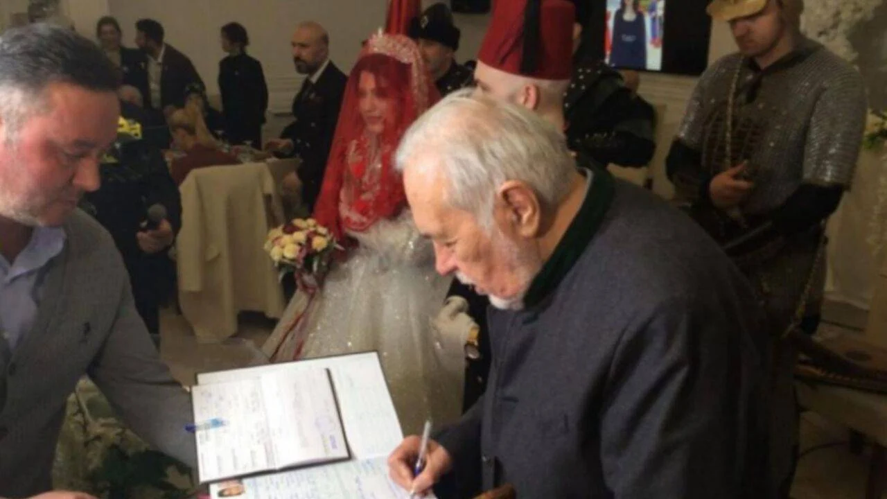İlber Ortaylı'dan bir açıklama daha geldi: "Tarih bilmeyen insanların kahvehane köşelerine yakışan sözleri"