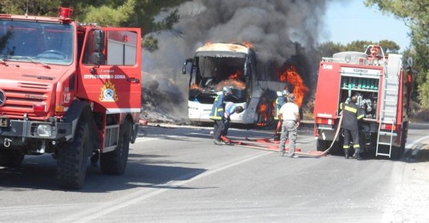 Rodos'ta tur otobüsü yandı, 11 Türk yolcu da ölümden döndü