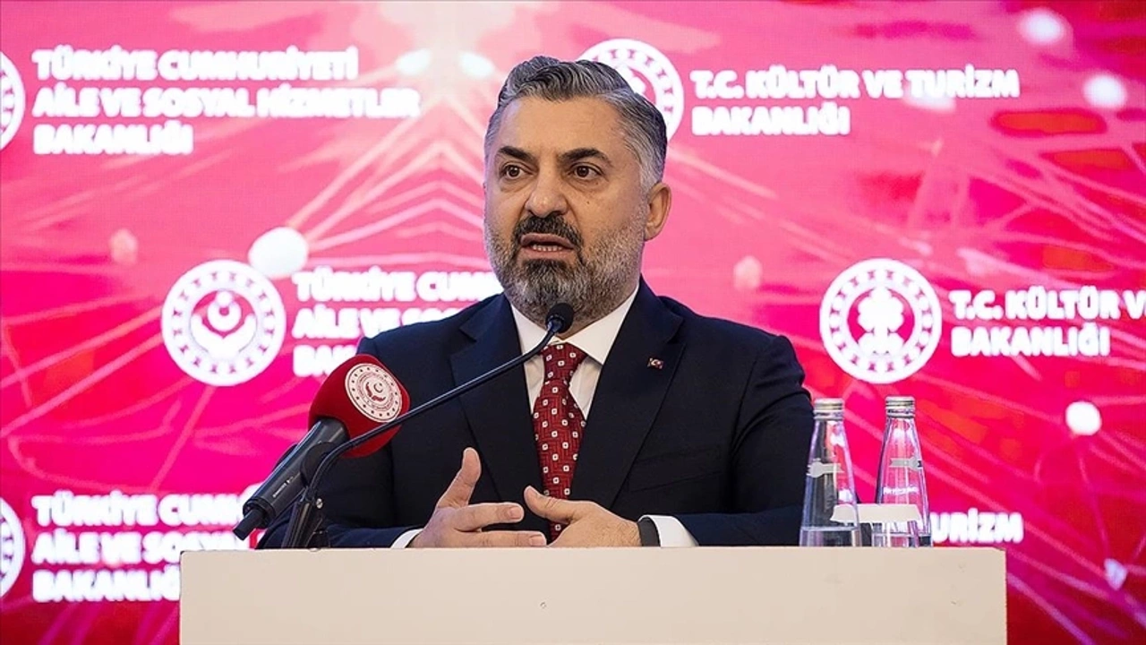 RTÜK Başkanı Ebubekir Şahin popüler dizileri eleştirdi: Eşimle, kızımla dizi izleyemiyorum