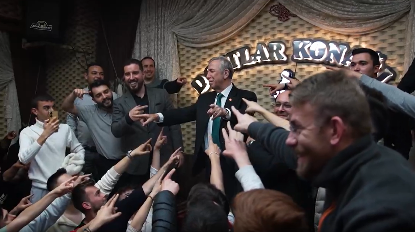 Mansur Yavaş, Dostlar Konağı'nda! Ey çek eeeyy!