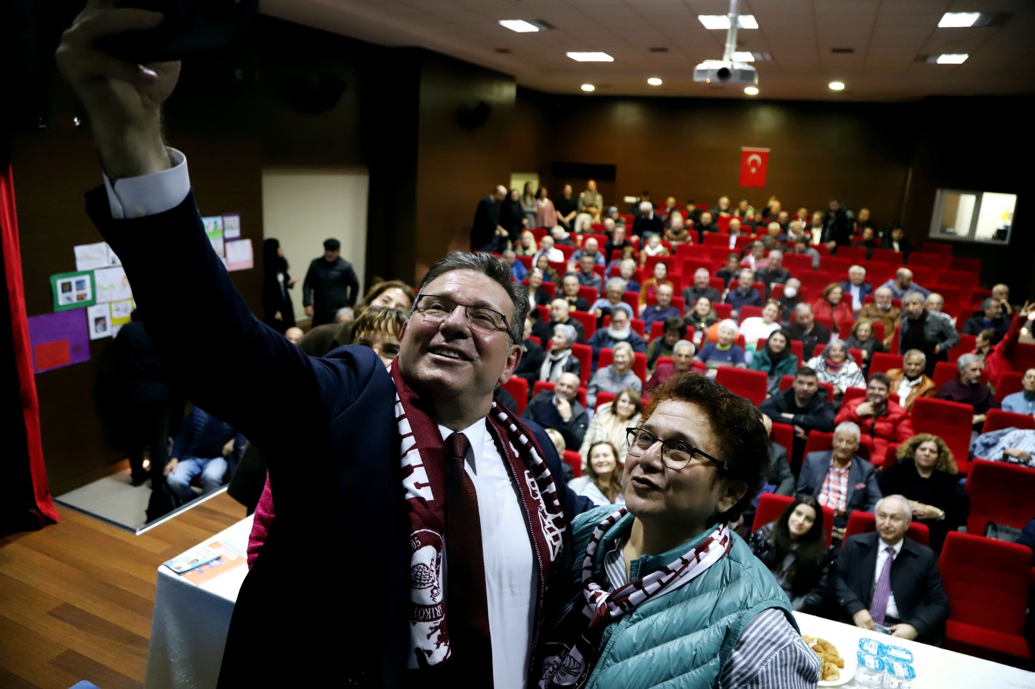 Mustafa Oktay Aksu’ya komşularından büyük destek