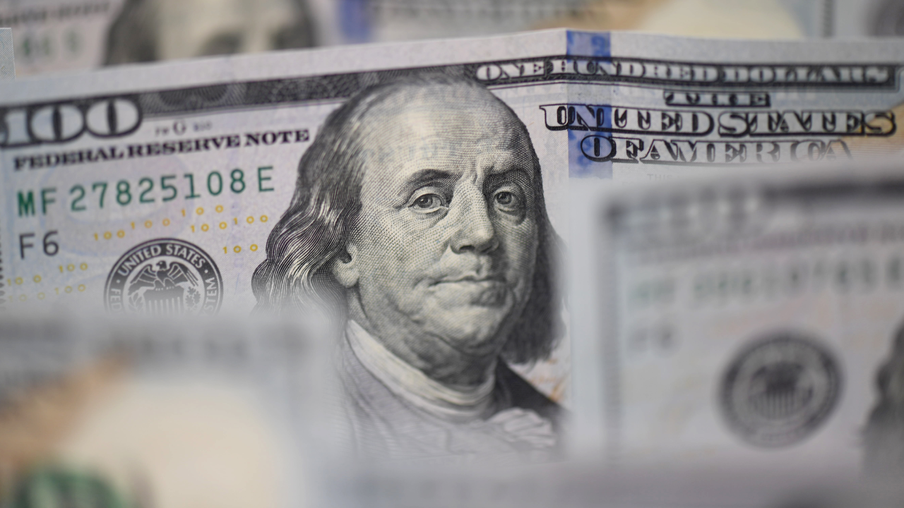 Dolar yeni güne yüksek seviyeden başladı