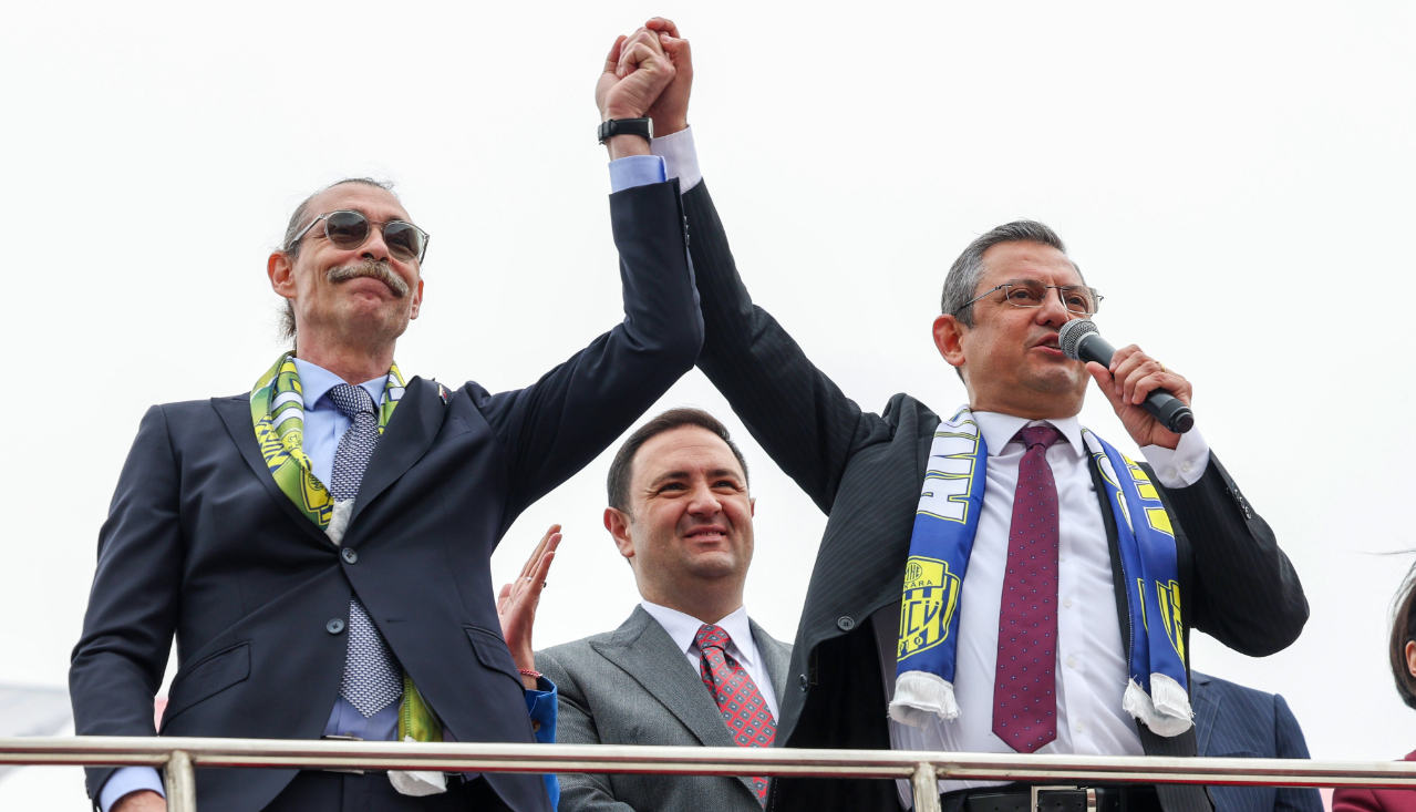 Özgür Özel, Behzat Ç. ile sahnede! Meydan okudu, çok iddialı konuştu