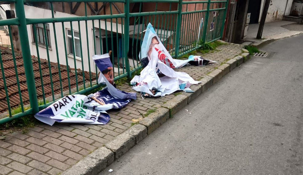 Mustafa Oktay Aksu:  "Zaferimizin ayak seslerini duyanlar, afişlerimize saldırıyor"