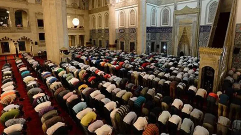 Lise öğrencileri teravih namazına götürüldü! Suç duyurusunda bulunuldu