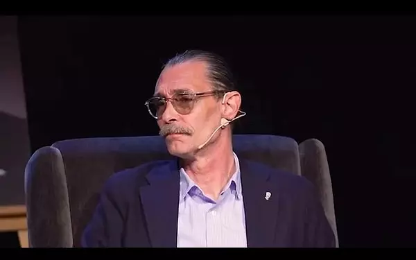 Erdal Beşikçioğlu o soruya böyle yanıt verdi: "Annem 6 ayda kahrından gitti"