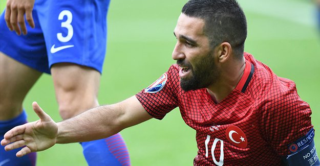 Arda Turan: Türk halkından özür diliyorum
