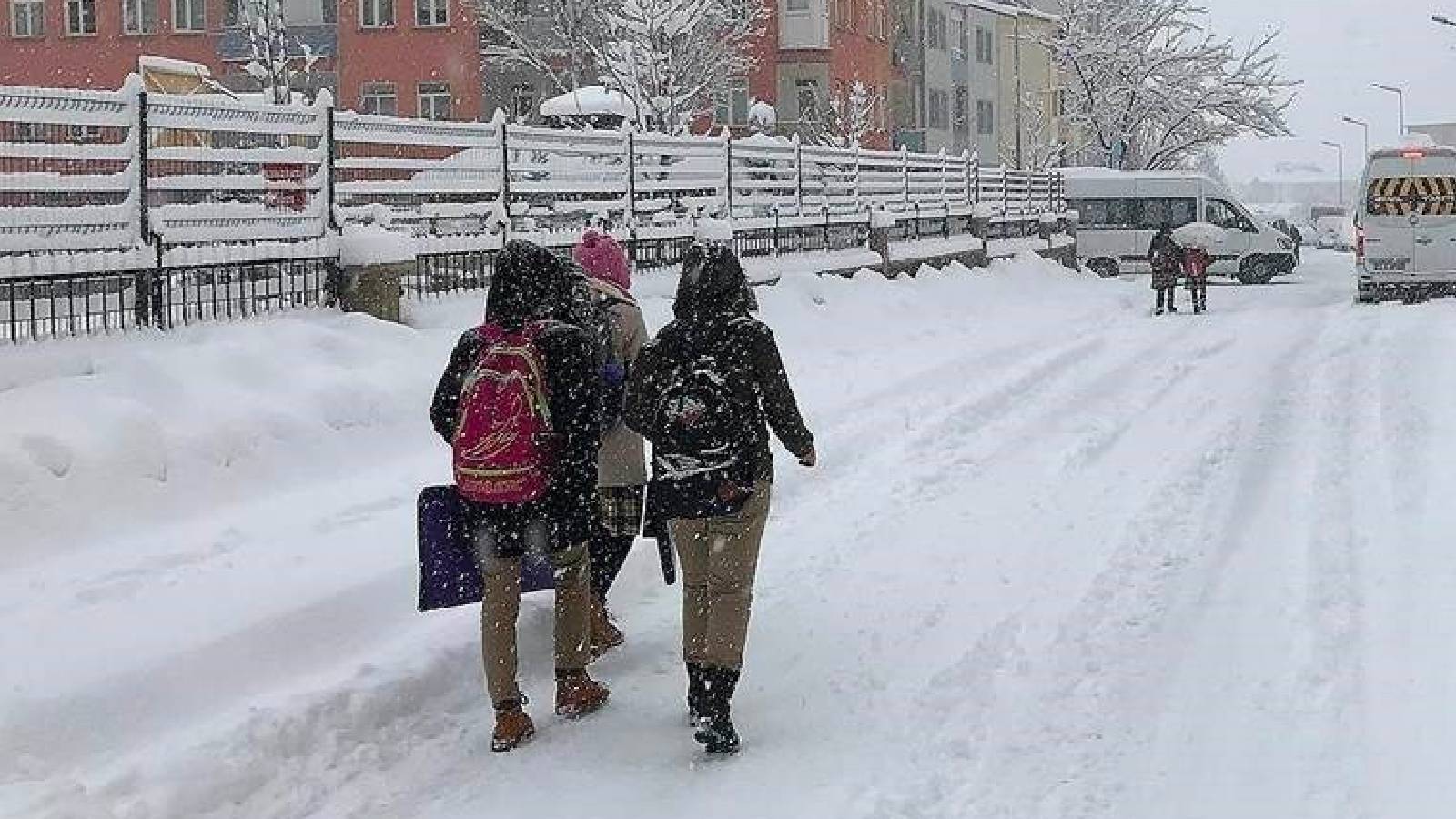 O ilde okullar bir gün tatil edildi