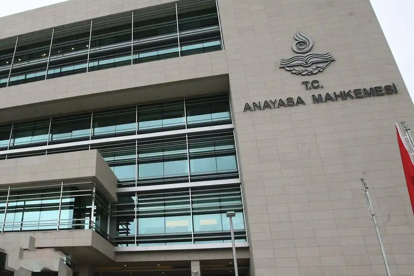 AYM'nin yeni başkanı bugün belli oluyor