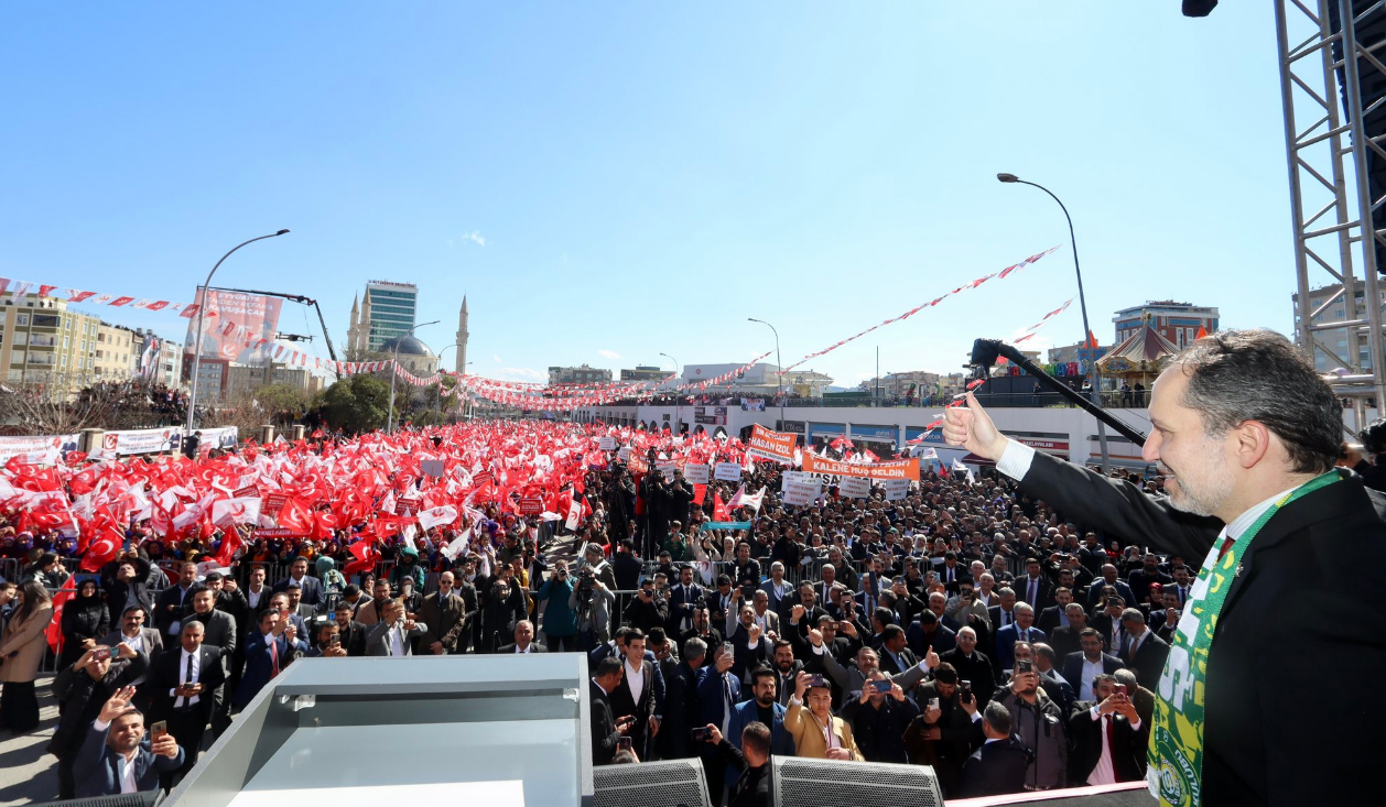 Fatih Erbakan'dan Urfa'da gövde gösterisi: "Ahlaklı belediyecilikte yolsuzluk hırsızlık olmaz"