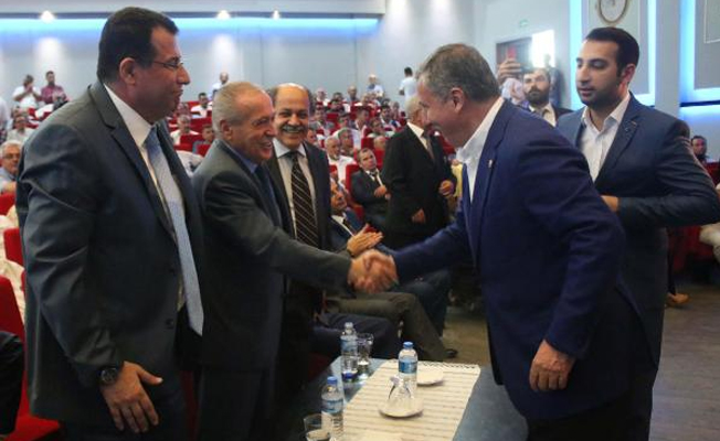 AKP'li vekil MHP kongresine katıldı