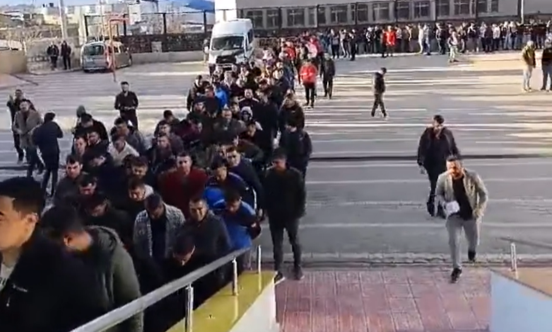 Doğu illerinde seçmen taşıma tartışması