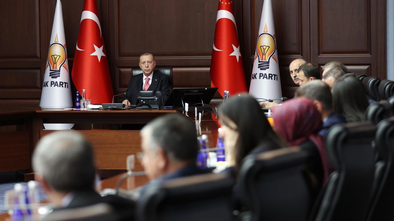 AKP'de ilk hesaplaşma yarın! Seçim sonucu masaya yatırılacak