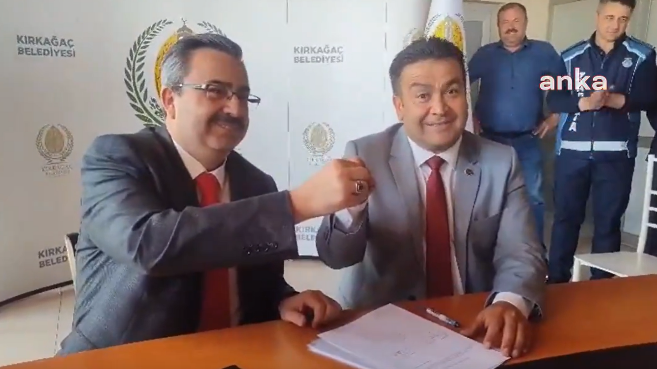 AKP'li başkan resmi sonuçları beklemeden görevi CHP'li isme devretti