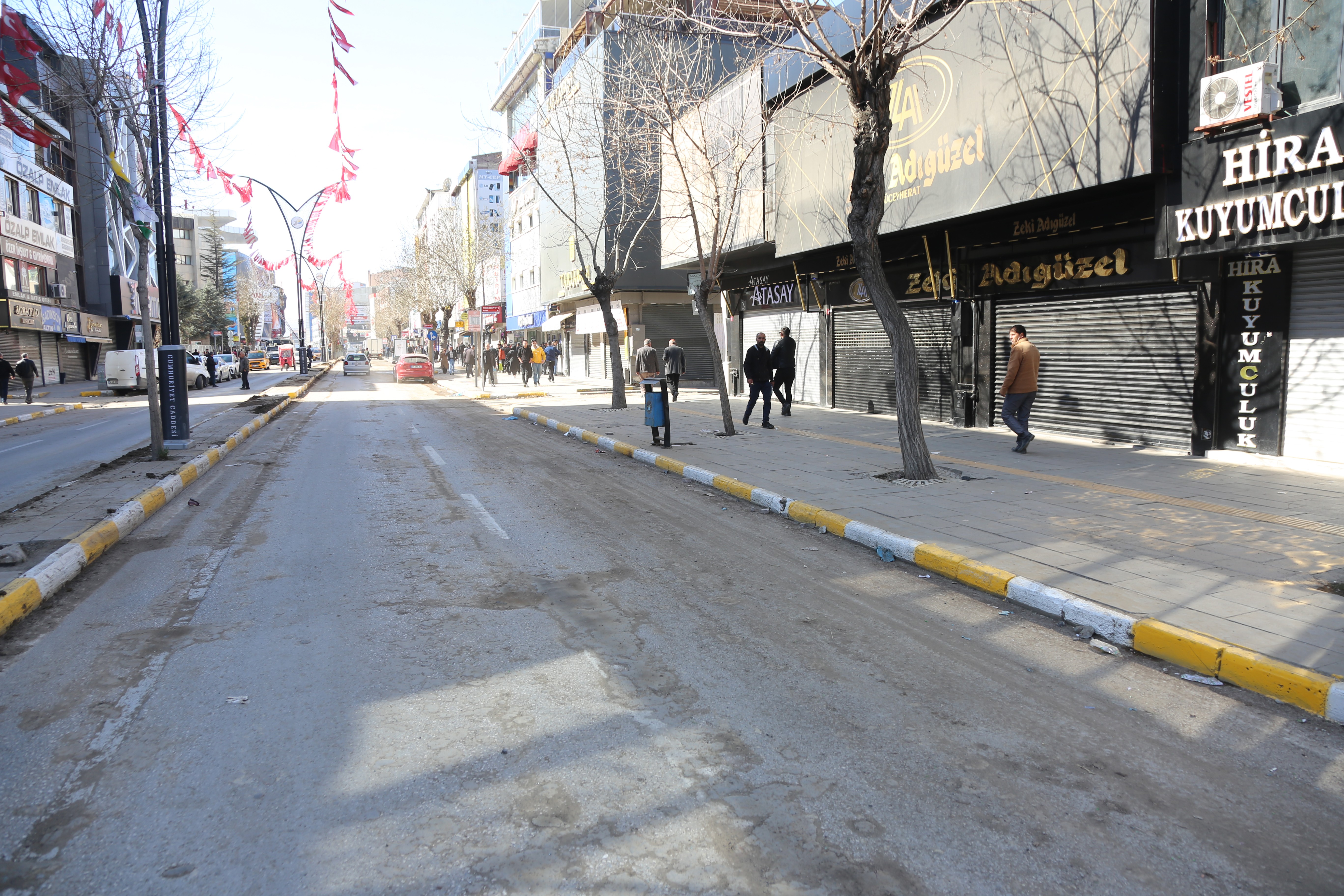Van'da kepenkler bugün de açılmadı
