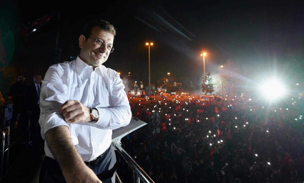 Ekrem İmamoğlu üçüncü kez mazbatayı aldı