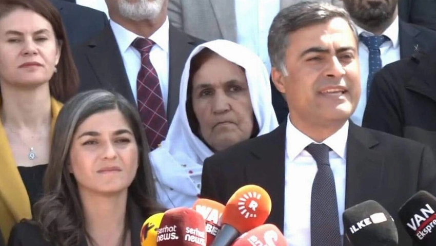 Van'da DEM Partili Abdullah Zeydan, mazbatasını aldı