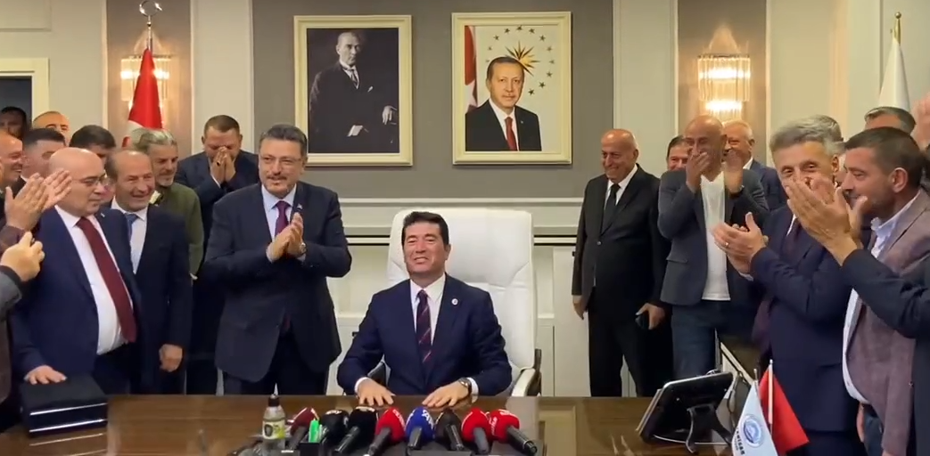 CHP'li Trabzon Ortahisar İlçesi Belediye Başkanı, Erdoğan'ın resmini neden kaldırdığını açıkladı