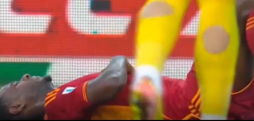 Udinese-Roma maçı yarıda kaldı! Bir anda yere yığıldı...