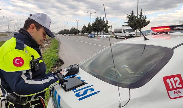 Selektörle radar uyarısı yapanlara ceza kesilmişti! O cezalarla ilgili flaş gelişmeyi Bakan Yerlikaya duyurdu