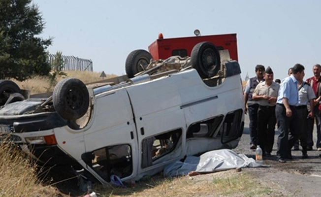 Konya'da işçileri taşıyan minibüs takla attı: 17 işçi yaralı
