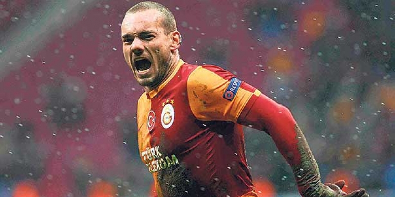 Sneijder kalıyorum dedi ama faydası yok...