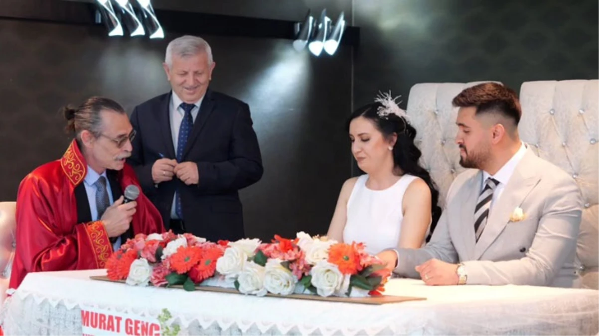 Erdal Beşikçioğlu ilk nikahını kıydı