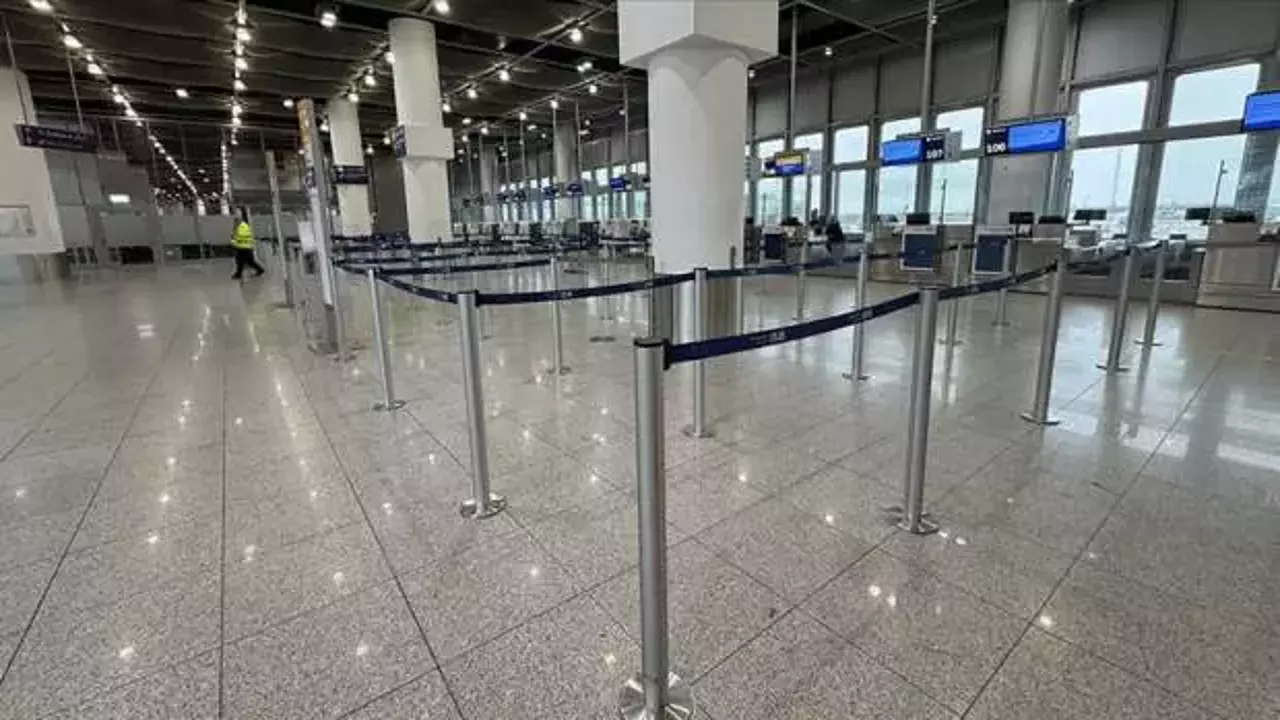 Uçakta şüpheli paket bulundu, havalimanı kapatıldı!