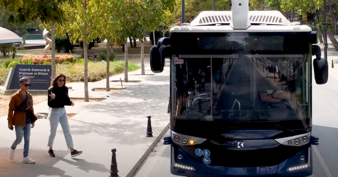 Dünyada bir ilk! Yerli elektrikli sürücüsüz otobüs Türkiye'de yollarda
