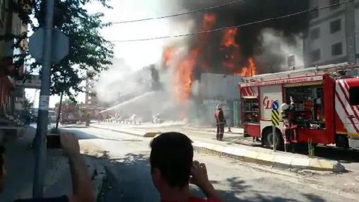 Pendik'te alevler yükseliyor